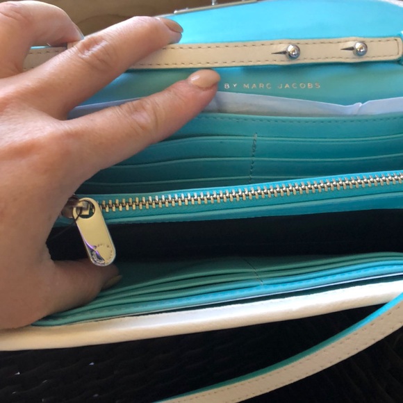 BRAND NEW MARC BY MARC JACOB WALLET - Picture 3 of 5